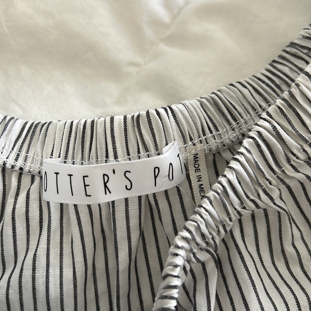 Potter’s Pot Off-the-Shoulder Pin Stripe Rose Appliqué Blouse Size Small - Picture 8 of 9